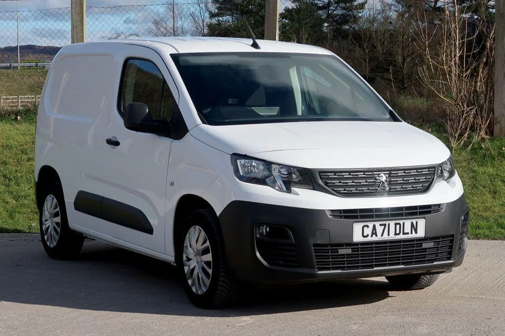 2021 Peugeot Partner Professional Premium photo 1