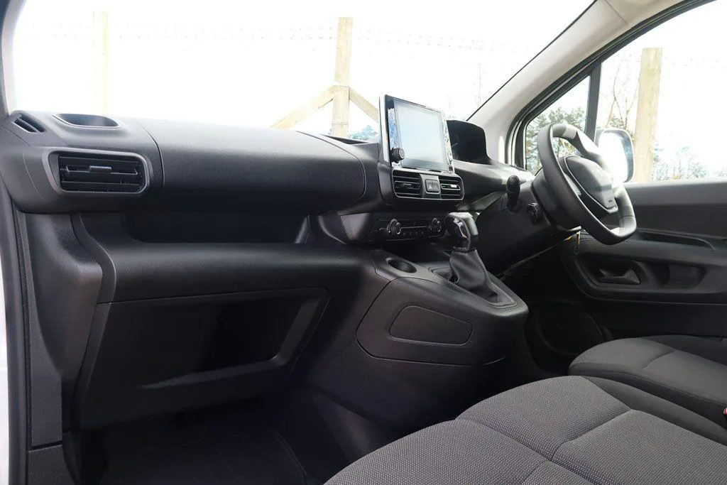 2021 Peugeot Partner Professional Premium photo 9